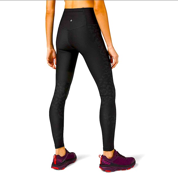 Lululemon “mapped out” high-rise leggings. Size 8 - Picture 3 of 10